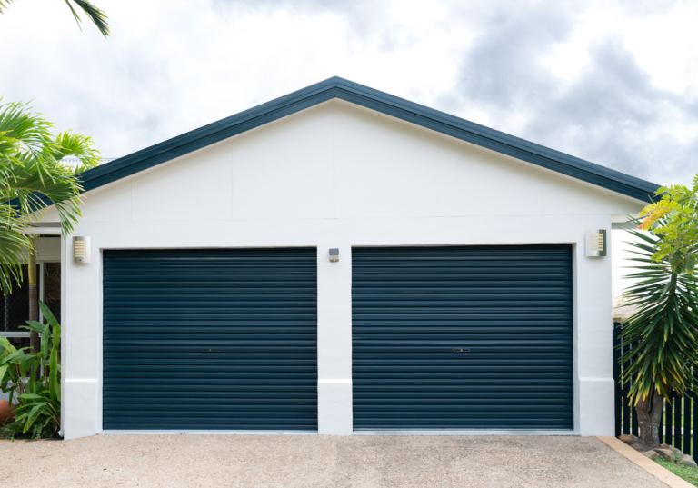 porte de garage aluminium - les portes de garage Loubat Fermetures s'adaptent à tous les projets en neuf et en rénovation