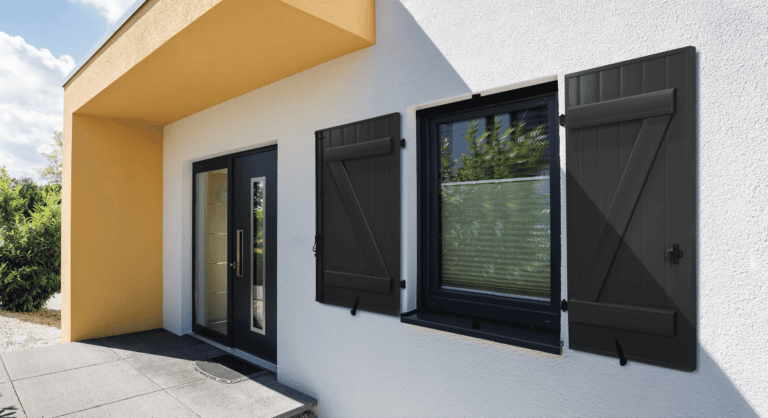 Fabriqué à partir d'alu de haute qualité, le volet battant aluminium offre durabilité, résistance aux intempéries et facilité d'entretien